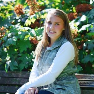 Meet your Posher, Delaney